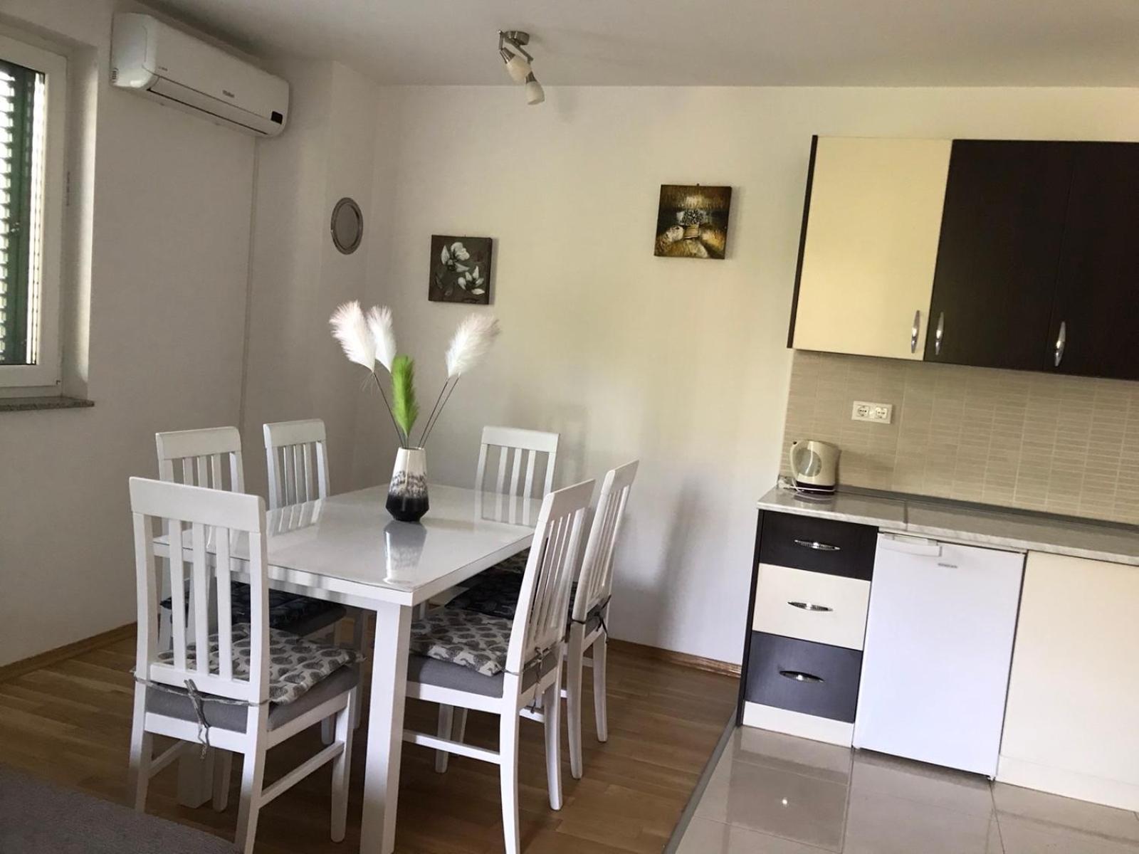 Apartmani Selce *